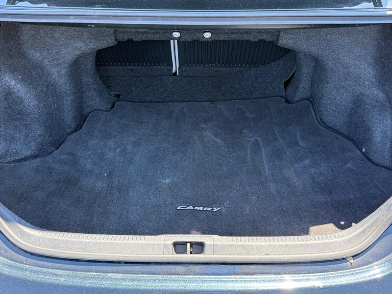Toyota Camry Vehicle Image 4