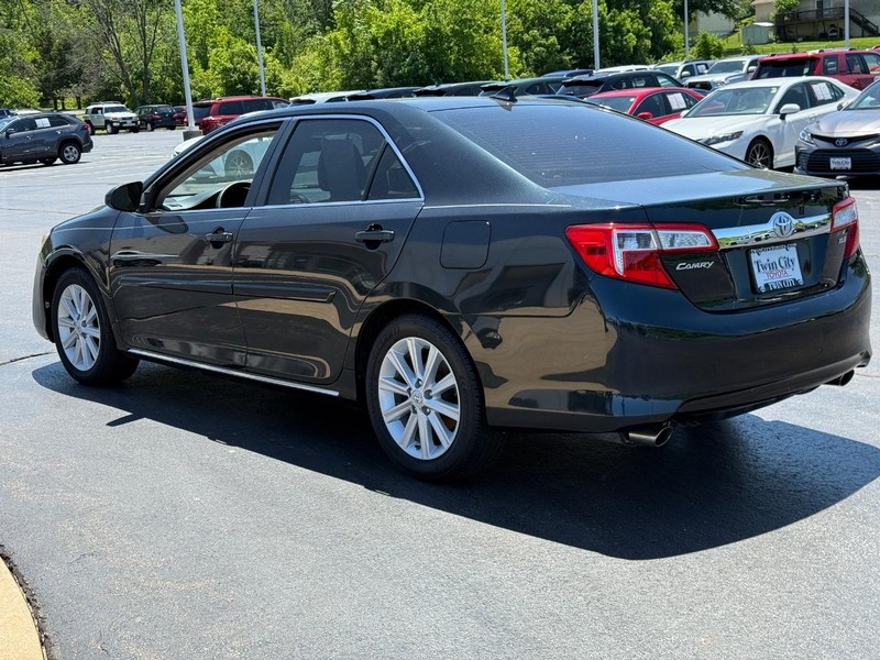 Toyota Camry Vehicle Image 7