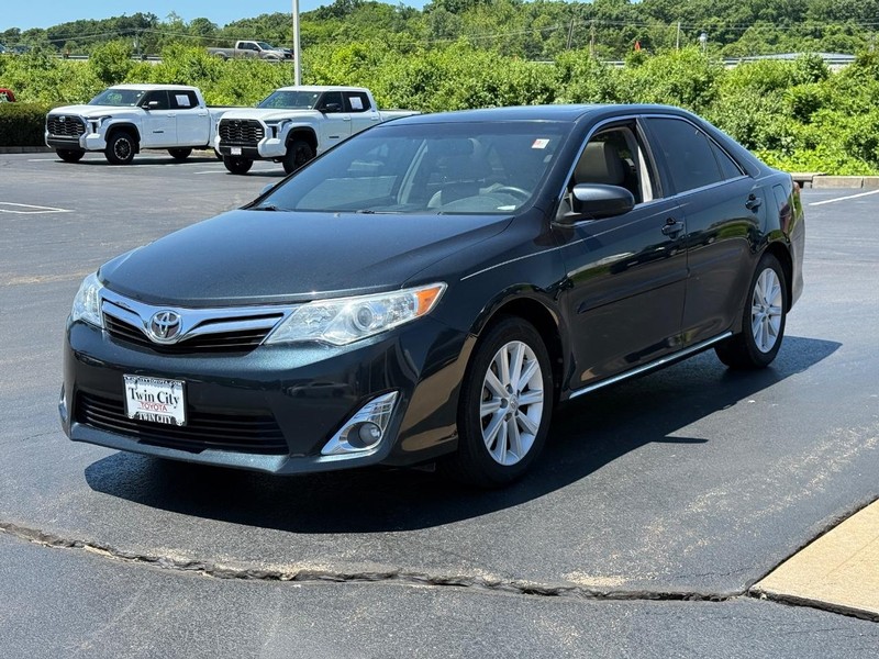 Toyota Camry Vehicle Image 9