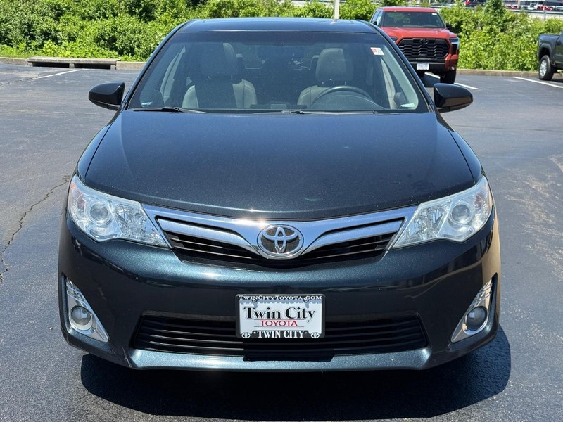 Toyota Camry Vehicle Image 10