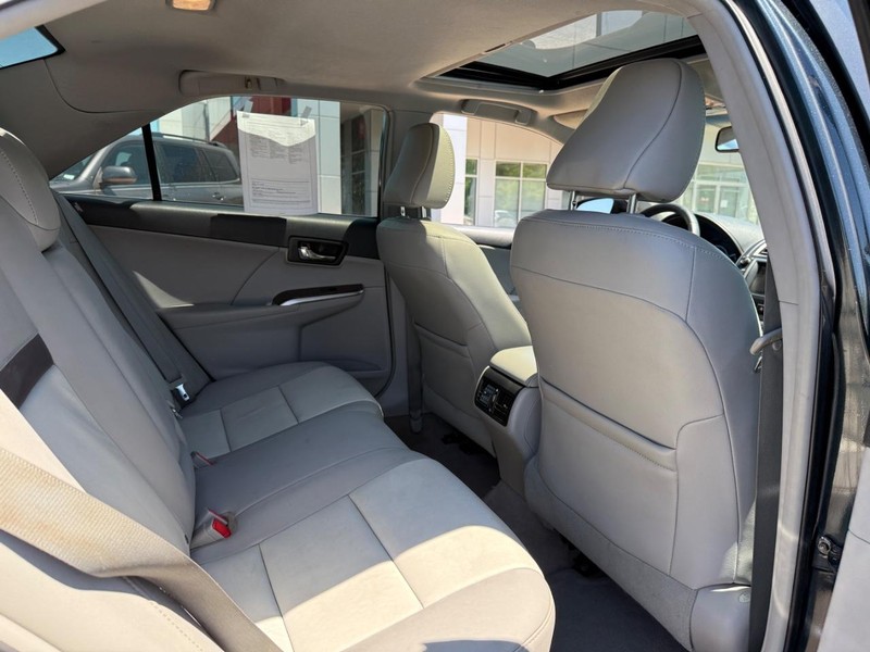 Toyota Camry Vehicle Image 11
