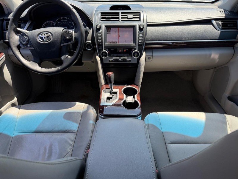 Toyota Camry Vehicle Image 12