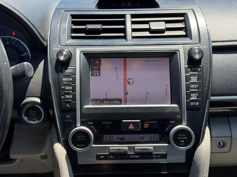 Toyota Camry Vehicle Image 14