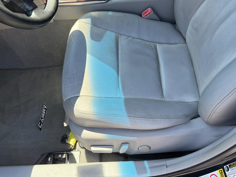 Toyota Camry Vehicle Image 16