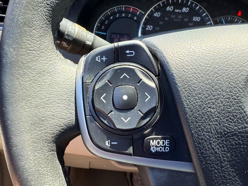 Toyota Camry Vehicle Image 17