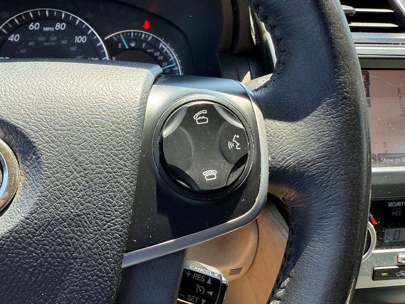 Toyota Camry Vehicle Image 18