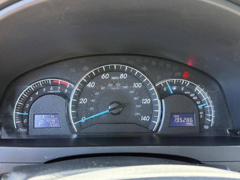 Toyota Camry Vehicle Image 19