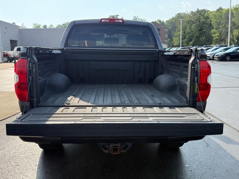 Toyota Tundra 4WD Truck Vehicle Image 4