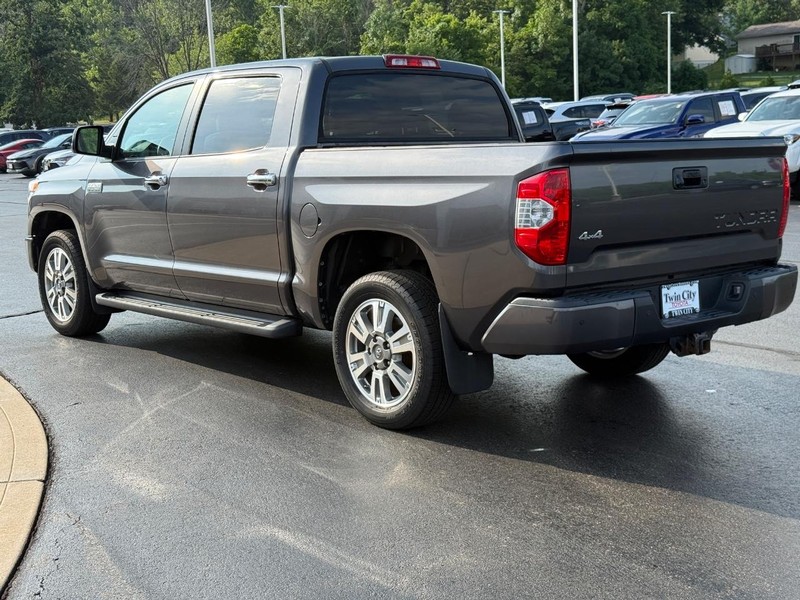 Toyota Tundra 4WD Truck Vehicle Image 6
