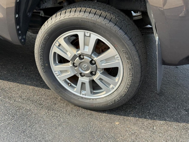 Toyota Tundra 4WD Truck Vehicle Image 7