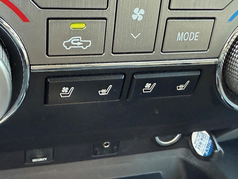 Toyota Tundra 4WD Truck Vehicle Image 24