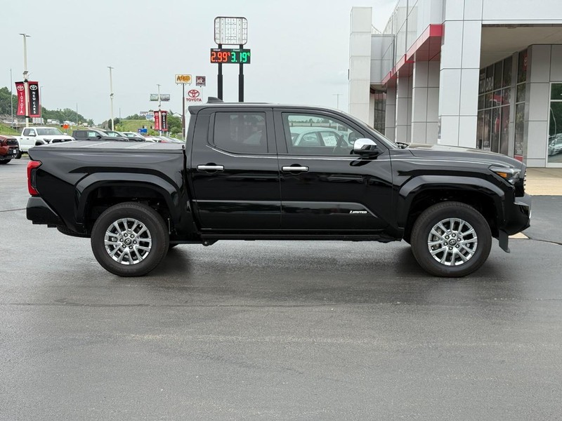 Toyota Tacoma 4WD Vehicle Image 2