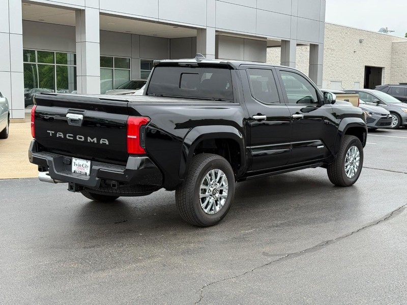 Toyota Tacoma 4WD Vehicle Image 3