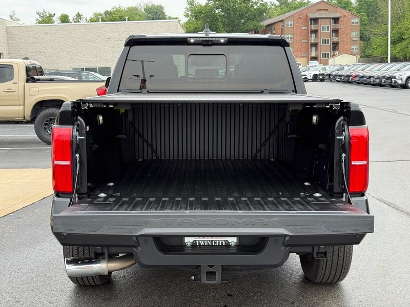 Toyota Tacoma 4WD Vehicle Image 4