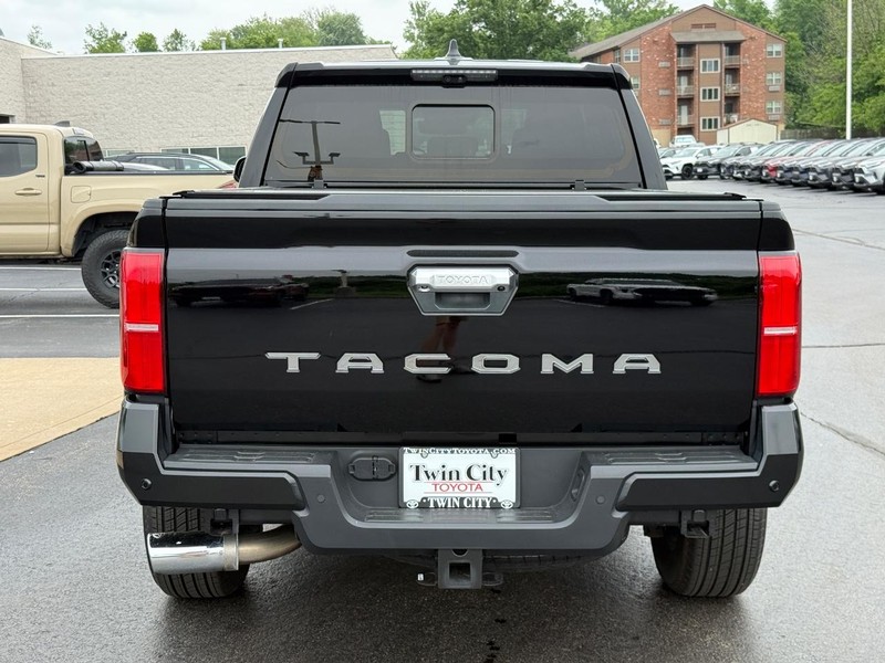 Toyota Tacoma 4WD Vehicle Image 5