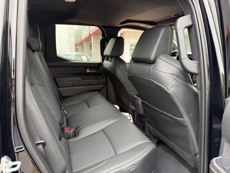 Toyota Tacoma 4WD Vehicle Image 11