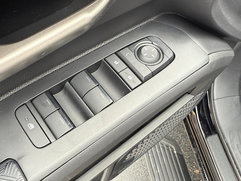 Toyota Tacoma 4WD Vehicle Image 15