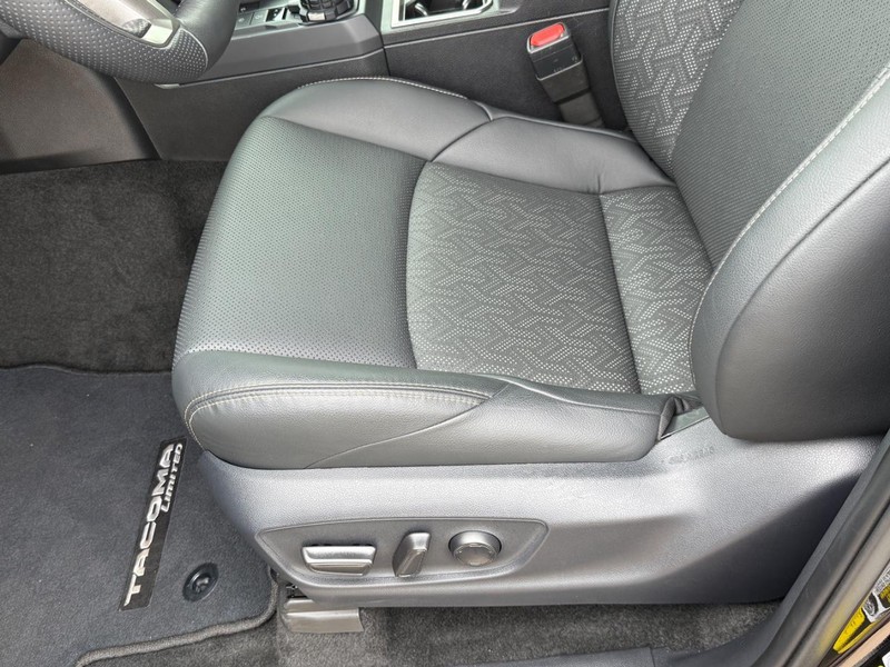 Toyota Tacoma 4WD Vehicle Image 16