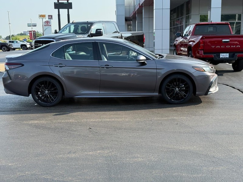 Toyota Camry Vehicle Image 2