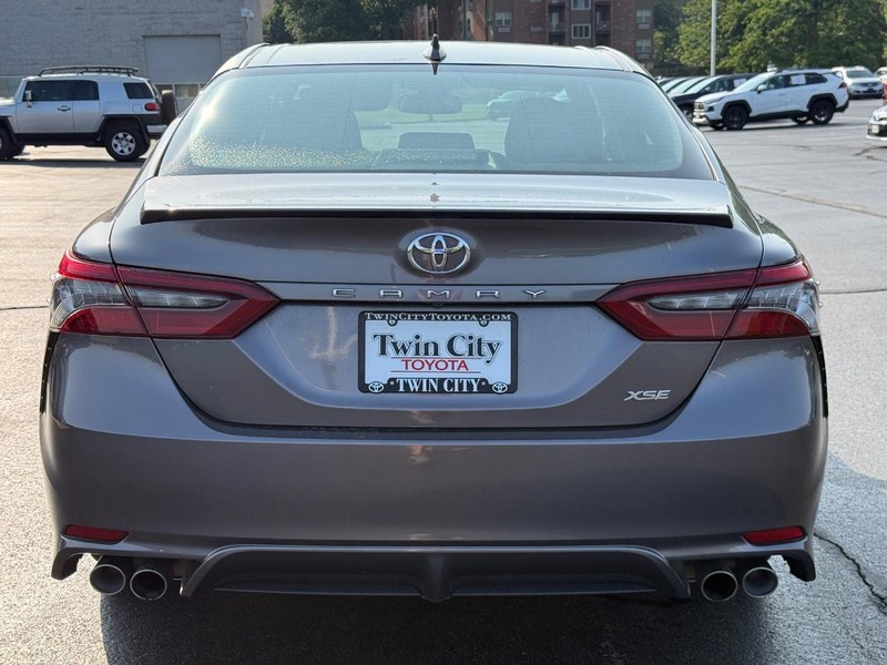 Toyota Camry Vehicle Image 5