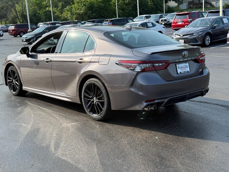 Toyota Camry Vehicle Image 7