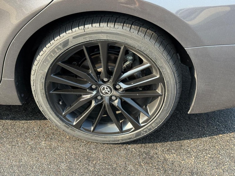 Toyota Camry Vehicle Image 8