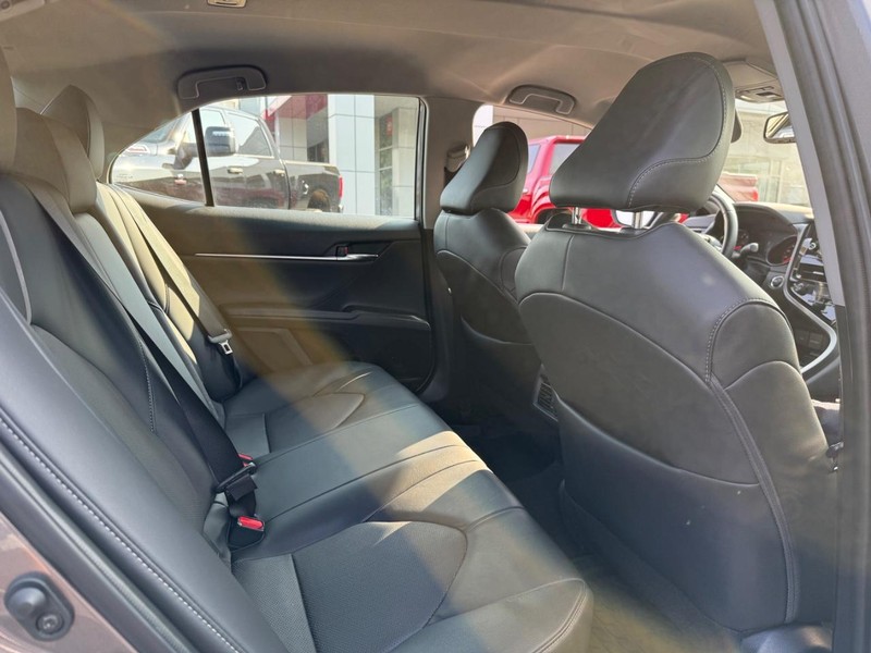 Toyota Camry Vehicle Image 11