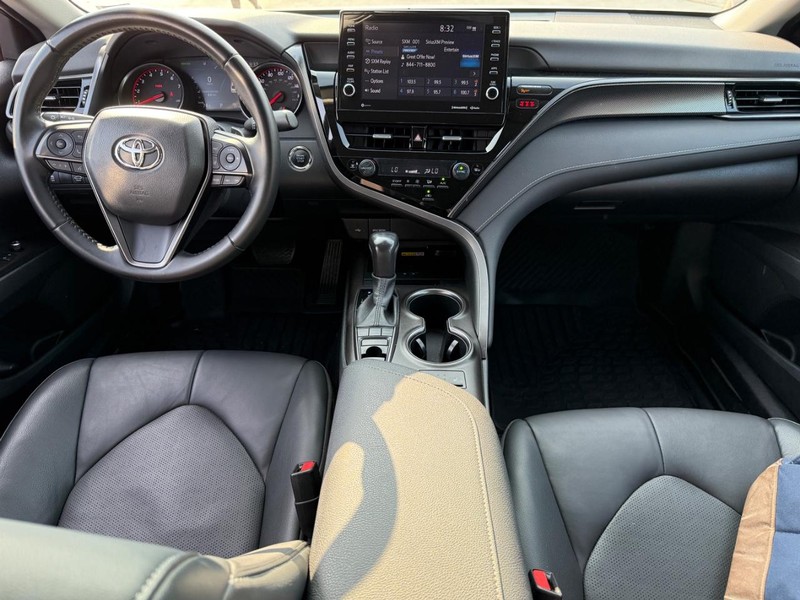 Toyota Camry Vehicle Image 12