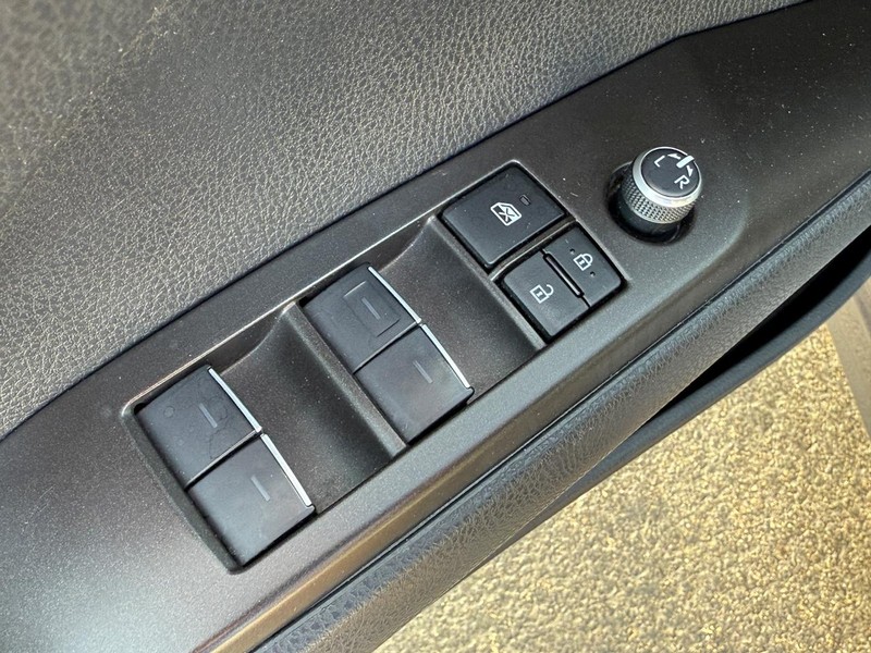 Toyota Camry Vehicle Image 15