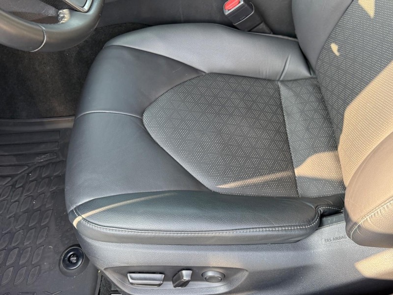 Toyota Camry Vehicle Image 16