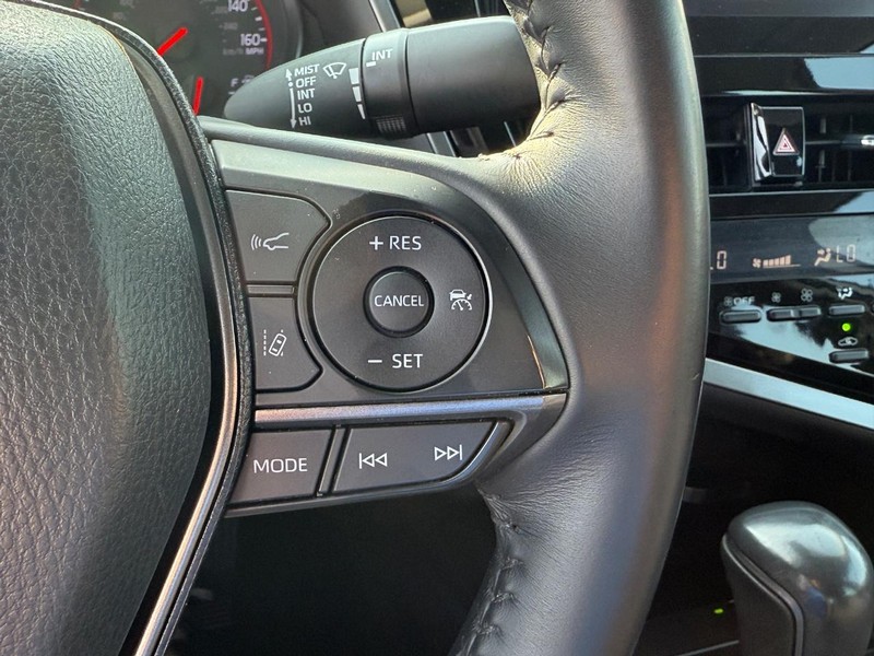 Toyota Camry Vehicle Image 18