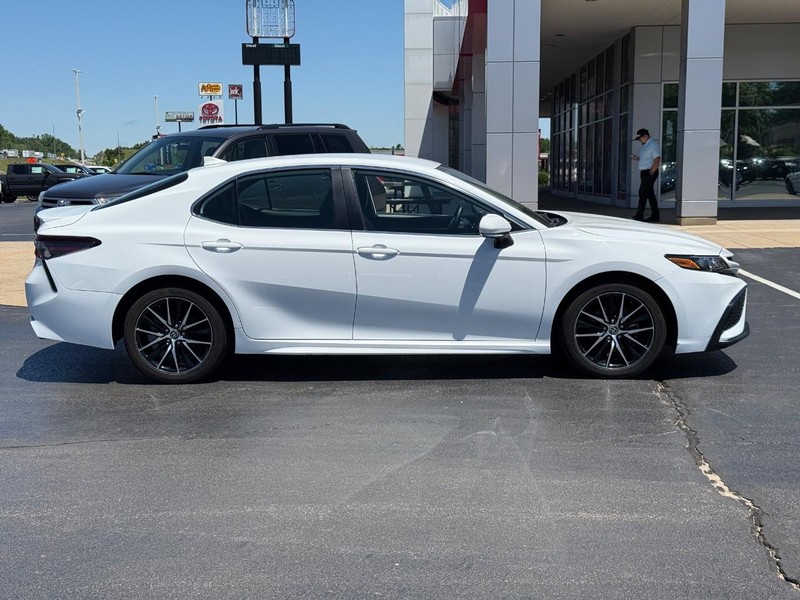 Toyota Camry Vehicle Image 2