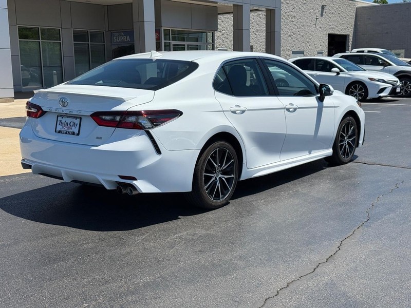 Toyota Camry Vehicle Image 3