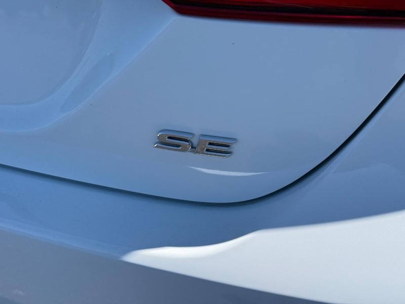 Toyota Camry Vehicle Image 5