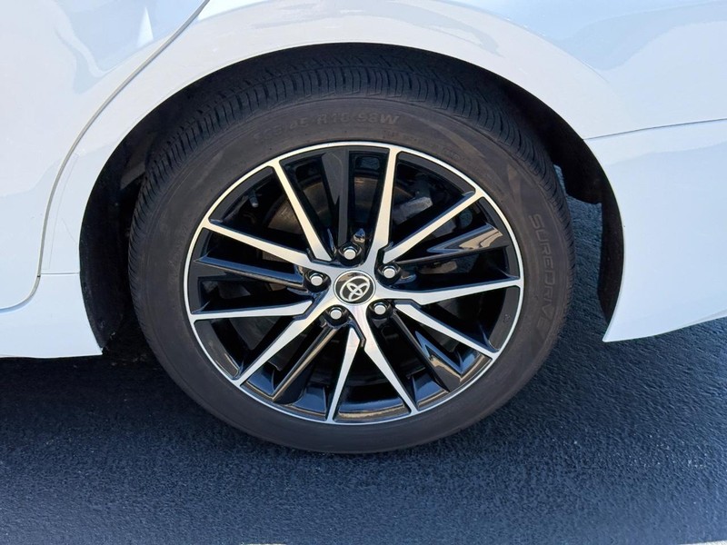 Toyota Camry Vehicle Image 7