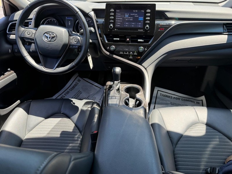 Toyota Camry Vehicle Image 11