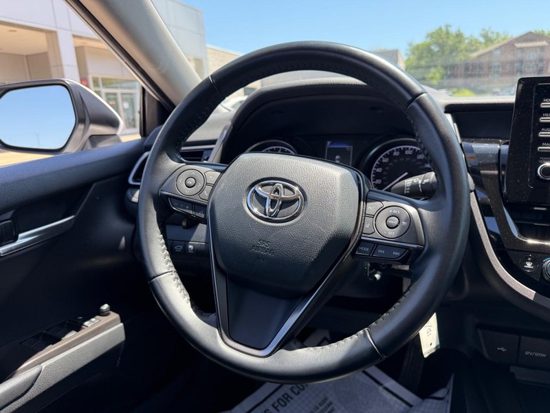 Toyota Camry Vehicle Image 12