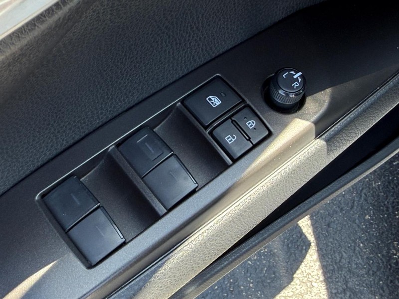 Toyota Camry Vehicle Image 14