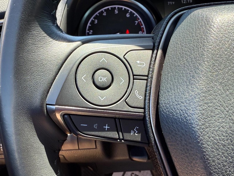 Toyota Camry Vehicle Image 16