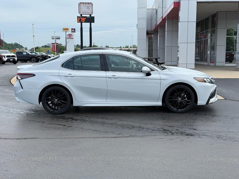 Toyota Camry Vehicle Image 2
