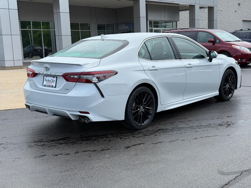 Toyota Camry Vehicle Image 3