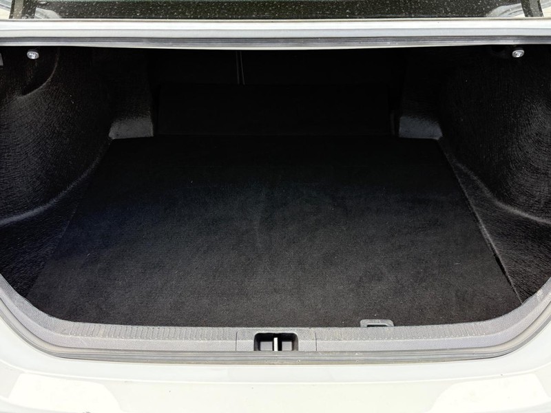 Toyota Camry Vehicle Image 4