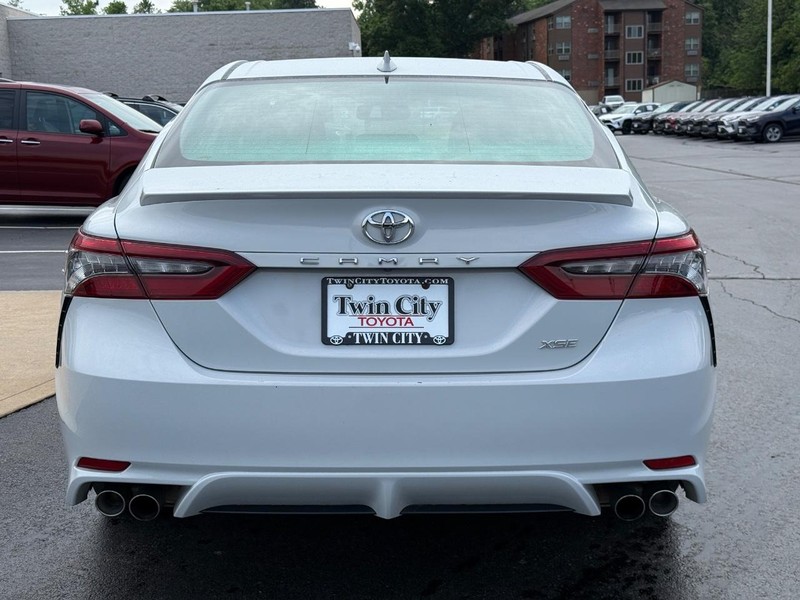 Toyota Camry Vehicle Image 5