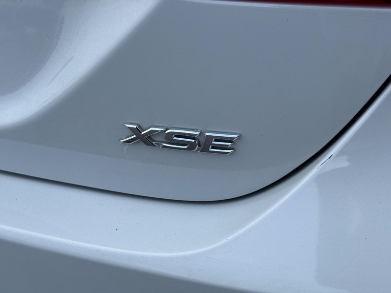Toyota Camry Vehicle Image 6
