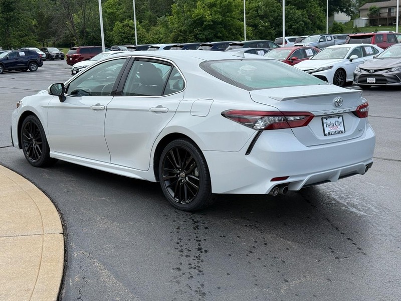 Toyota Camry Vehicle Image 7
