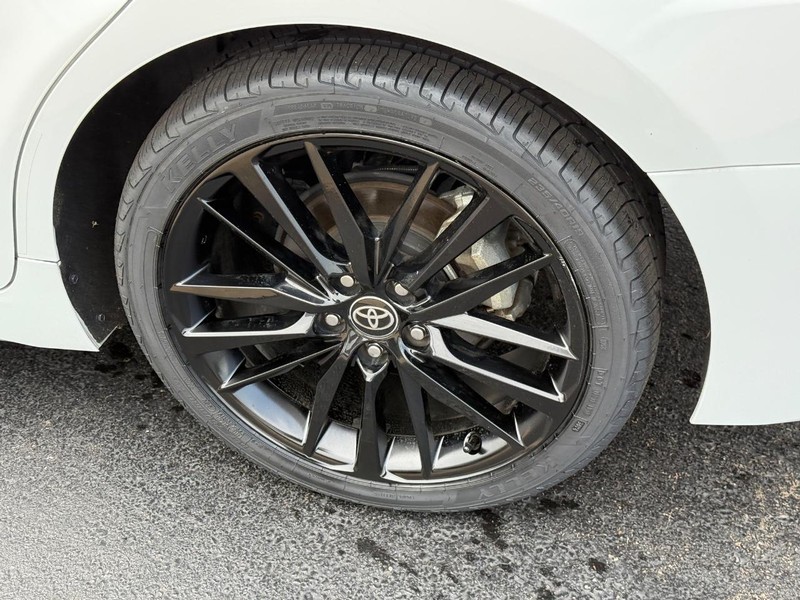 Toyota Camry Vehicle Image 8