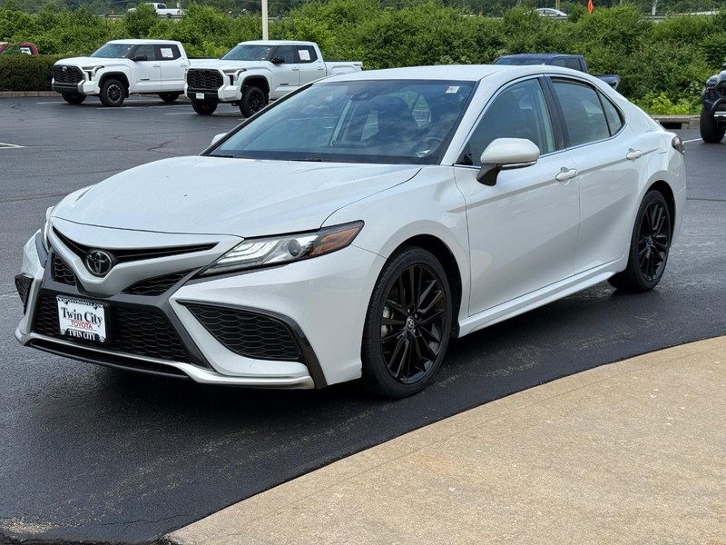 Toyota Camry Vehicle Image 9