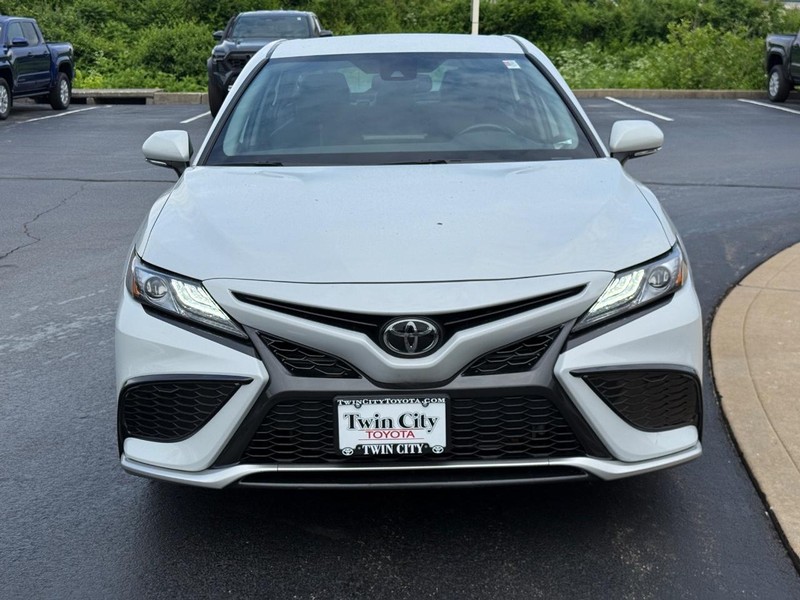 Toyota Camry Vehicle Image 10