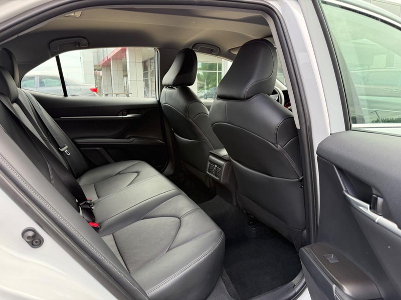 Toyota Camry Vehicle Image 11
