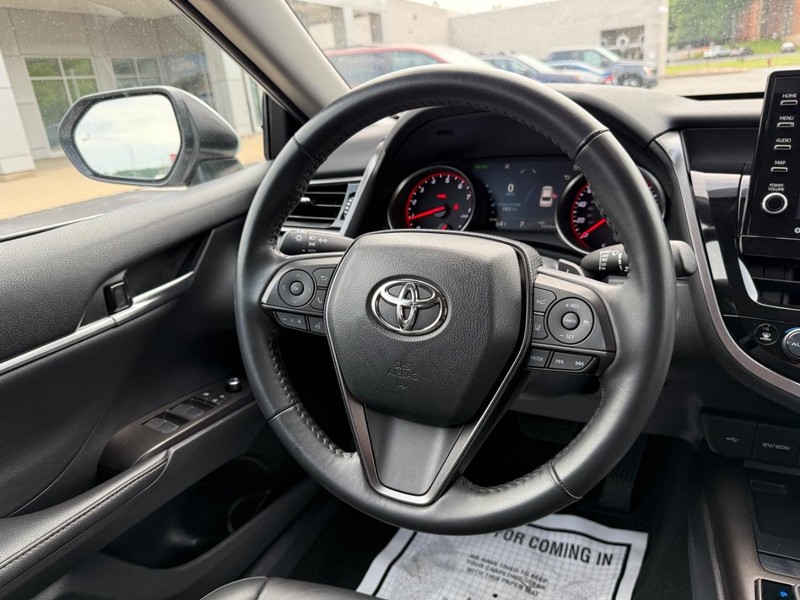 Toyota Camry Vehicle Image 13